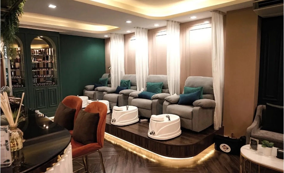 Nail Salon Interior Design 2